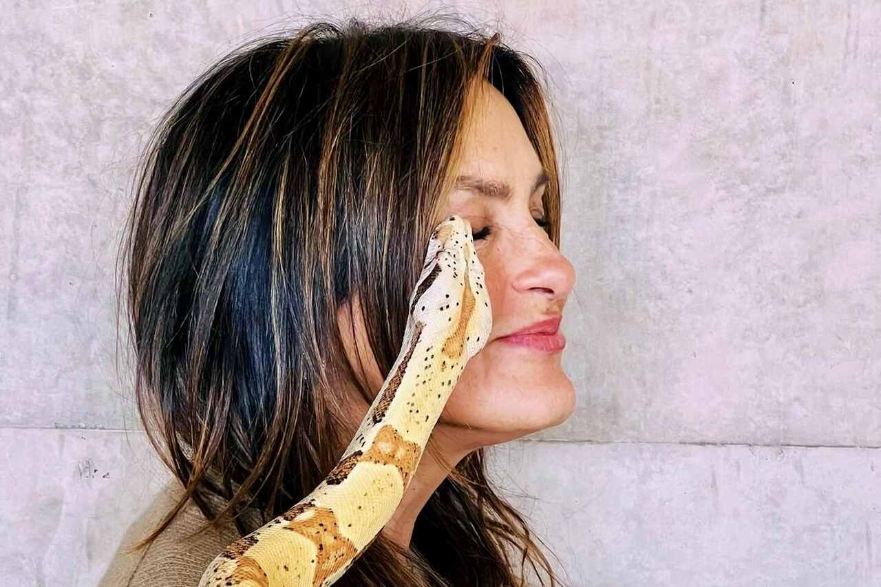 Atriz de 'Law & Order: SVU' tem ligação com cobras desde a infância